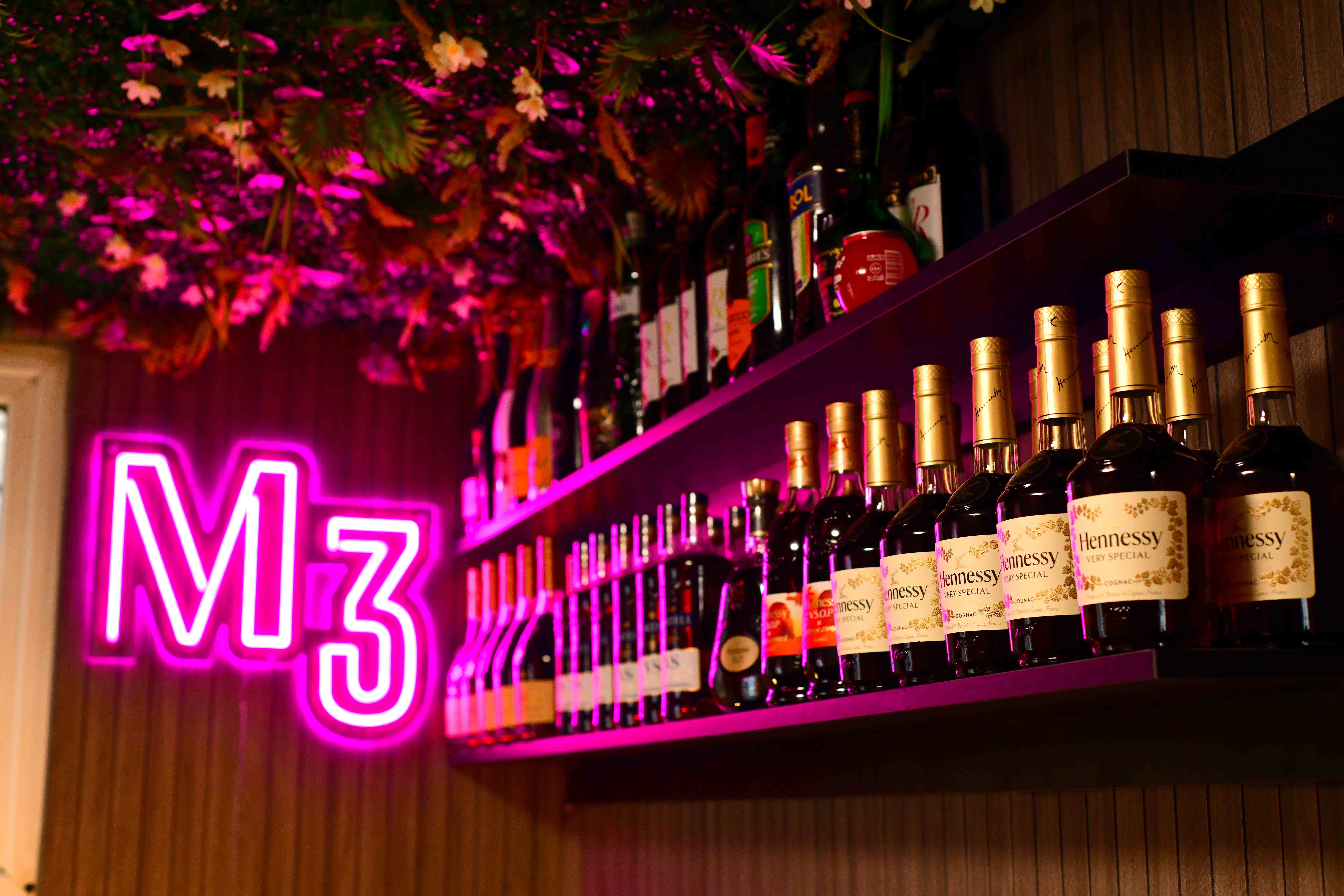 M3 Lounge - restaurant and lounge